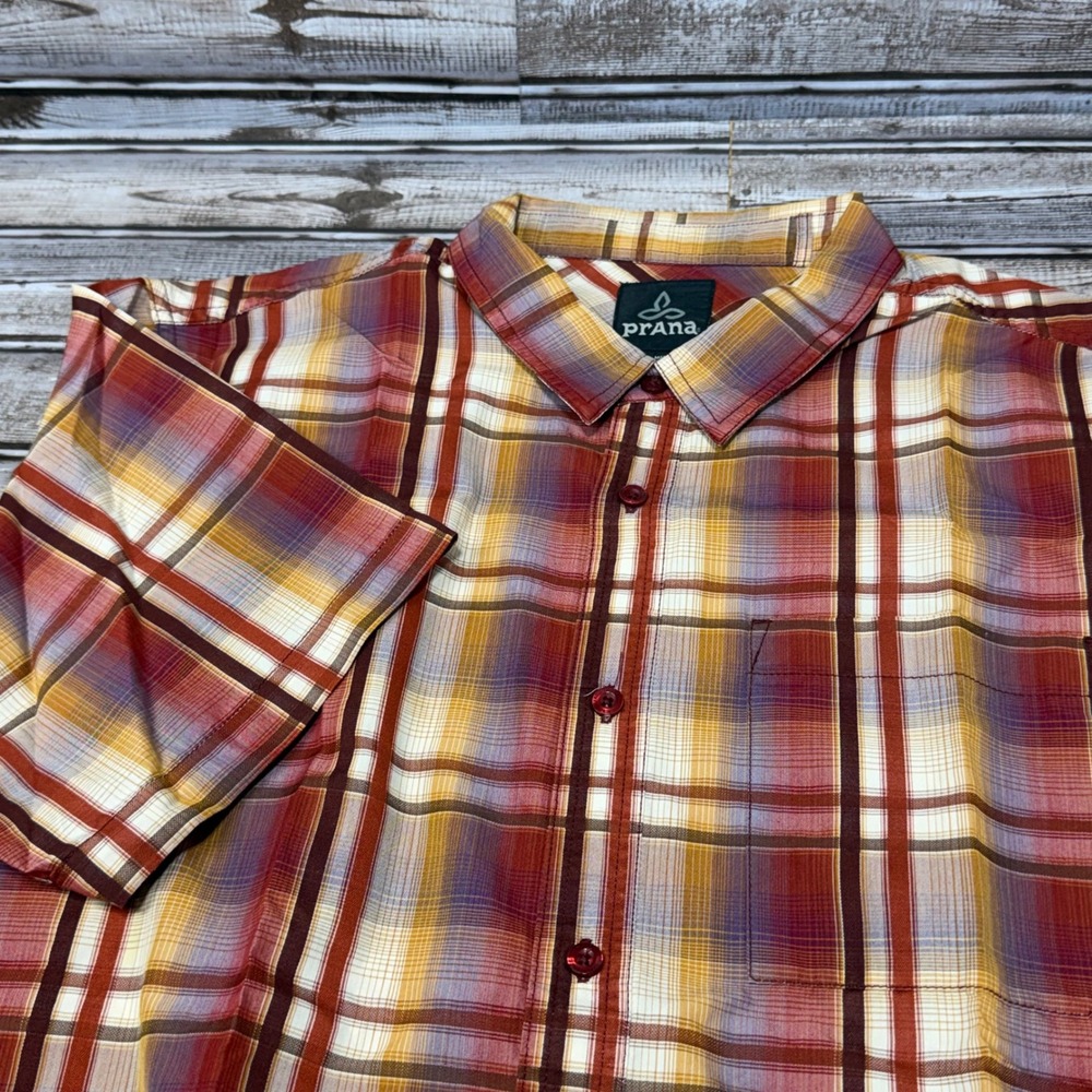 Prana Button Down Shirt Mens Large Red Plaid Short Sleeve Outdoor Hiking Casual